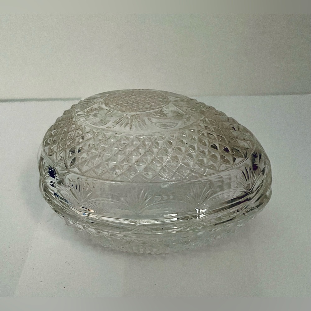 Vintage 1970s Avon Fostoria Egg Soap Dish